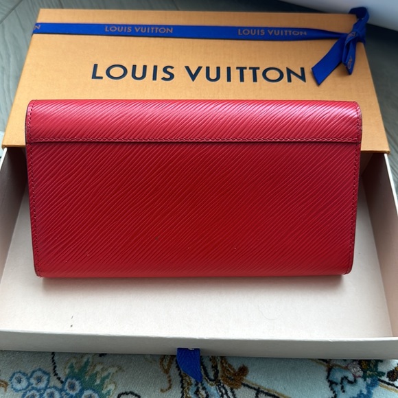 Authentic LV wallet in good used condition - Picture 2 of 7